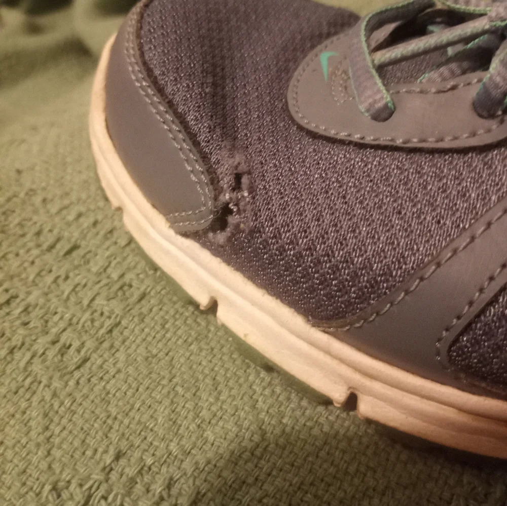 Nike - Picture 2 of 3